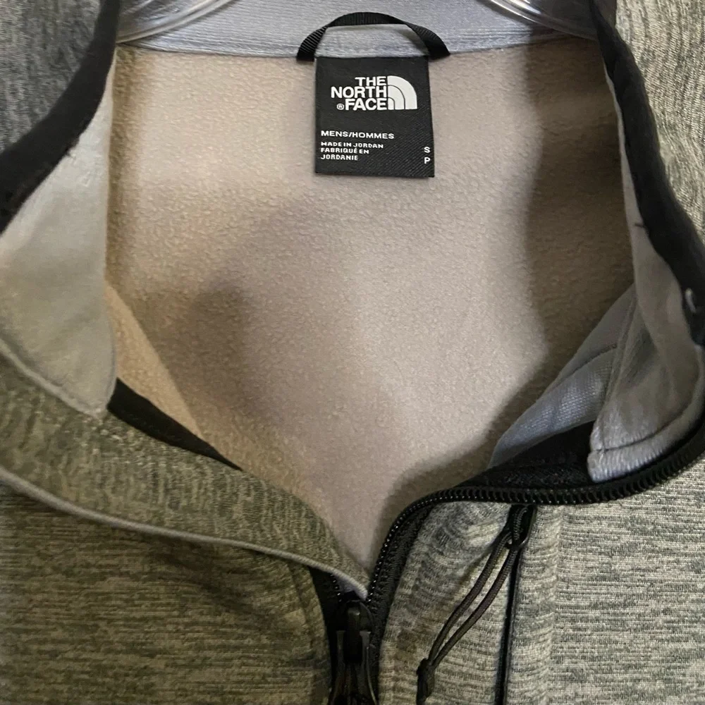 The North Face Mock neck 1/4 zip pull over fleece sweatshirt men's gray Sz S